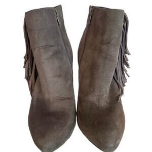 Madden girl Pavee size 8 suede booties
